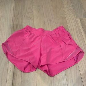 Lululemon hotty hot low rise short 4in